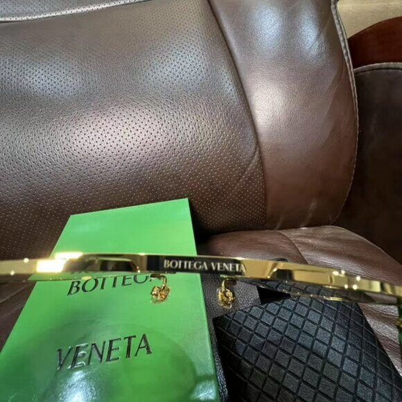 Modern Gold Aviator with Brown Tint - Picture 4 of 4